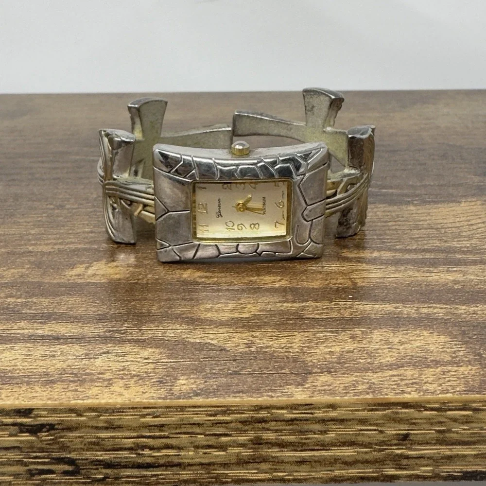 Geneva‎ Platinum 8197 Women's Ornate Filigree Vintage Cuff Bracelet Watch